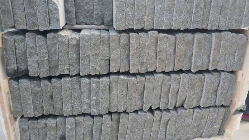 大理石餐桌椅组合：一桌六椅批发价的秘密**